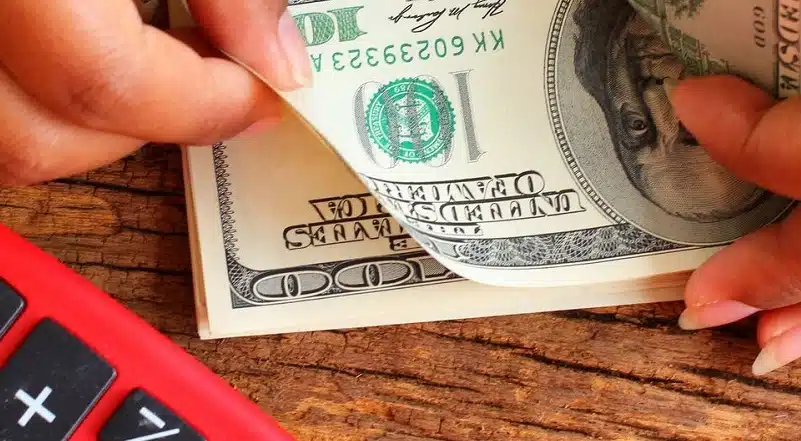 Entenda como investir em dólar